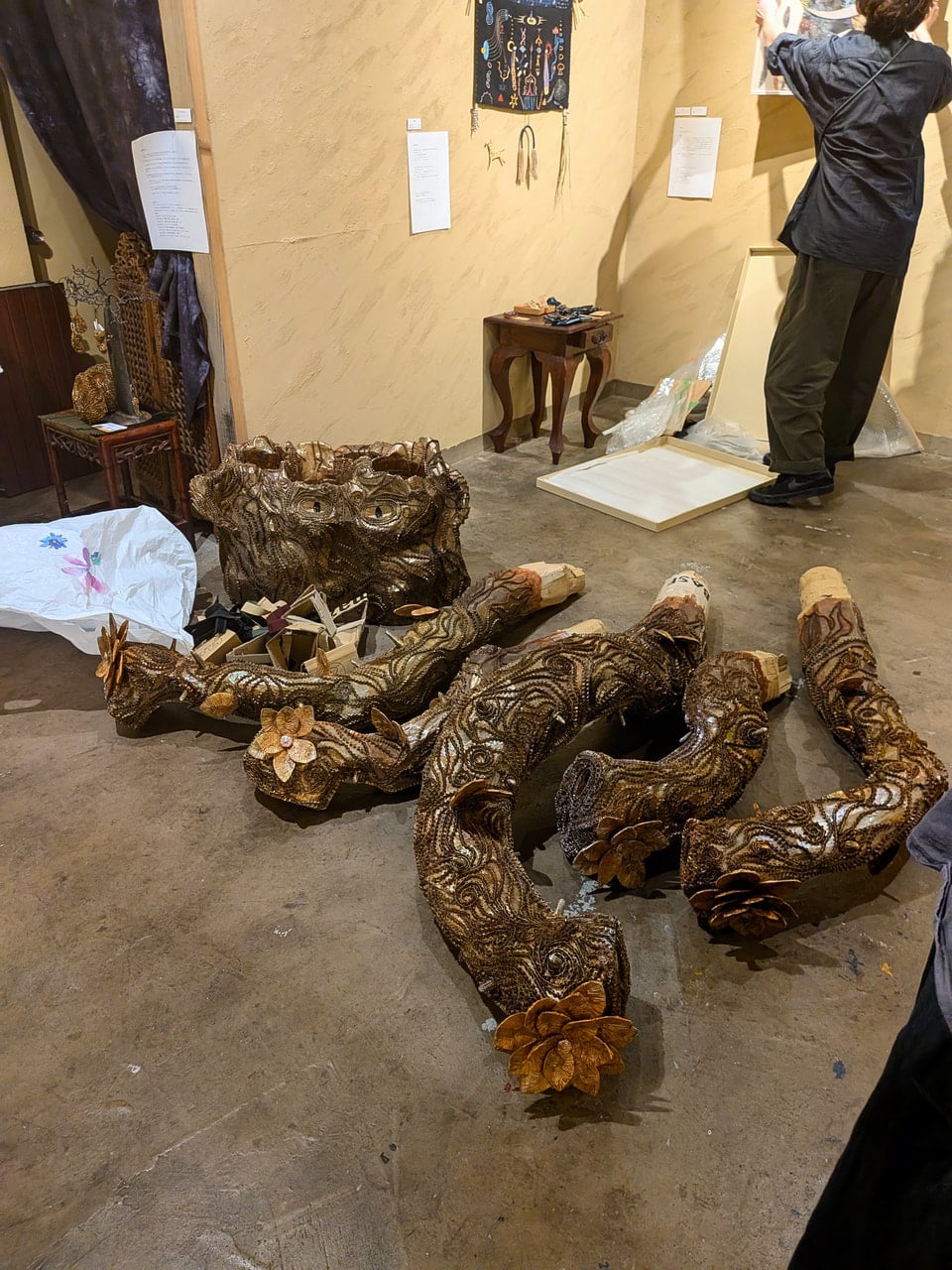 展覧会が終了して、車に積む準備