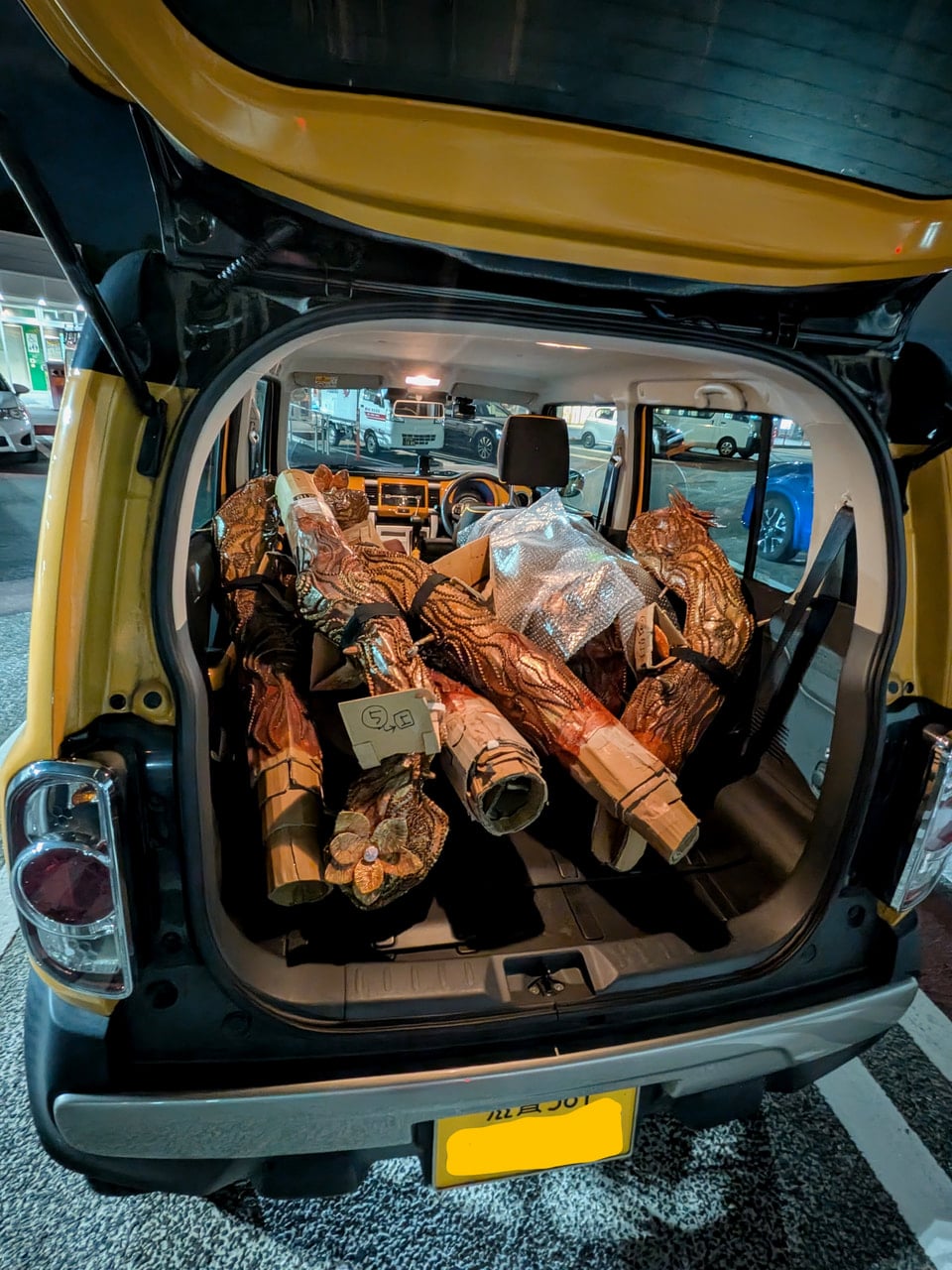 車に積まれて、、、